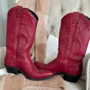 Size 7 women’s Red cowboy boots
